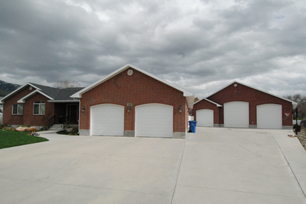 New Home – 9 Detached Garage